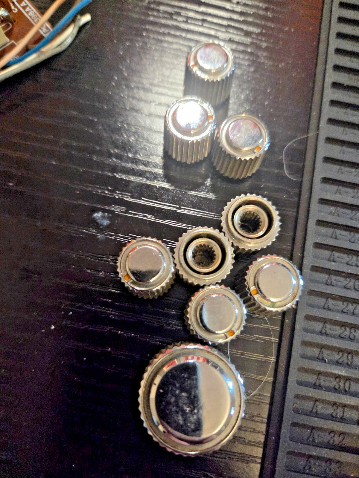 LOTTA KNOBS - COMPLETE SET FOR THE S.B.E. LAND COMMAND BASE STATION CB RADIO