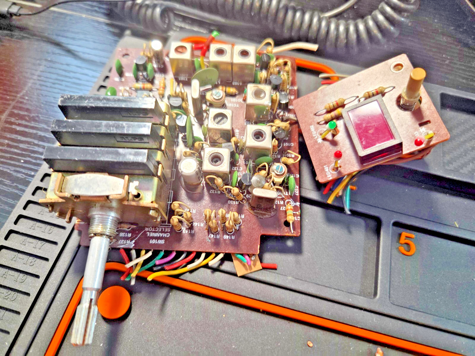 MONTGOMERY WARD MODEL 775 WORKING MAIN BOARD FOR MOBILE CB RADIO