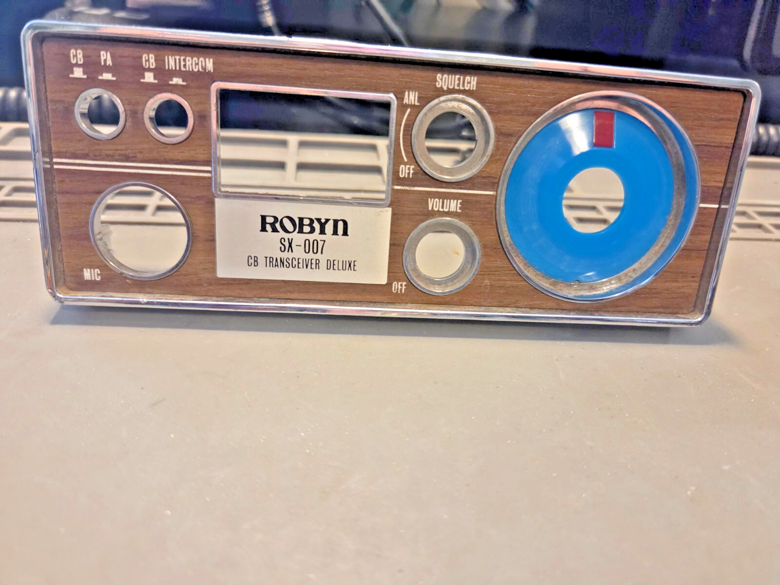 REALLY NICE ROBYN SX-007 SECRET AGENT MOBILE CB RADIO, LOL. THIS IS