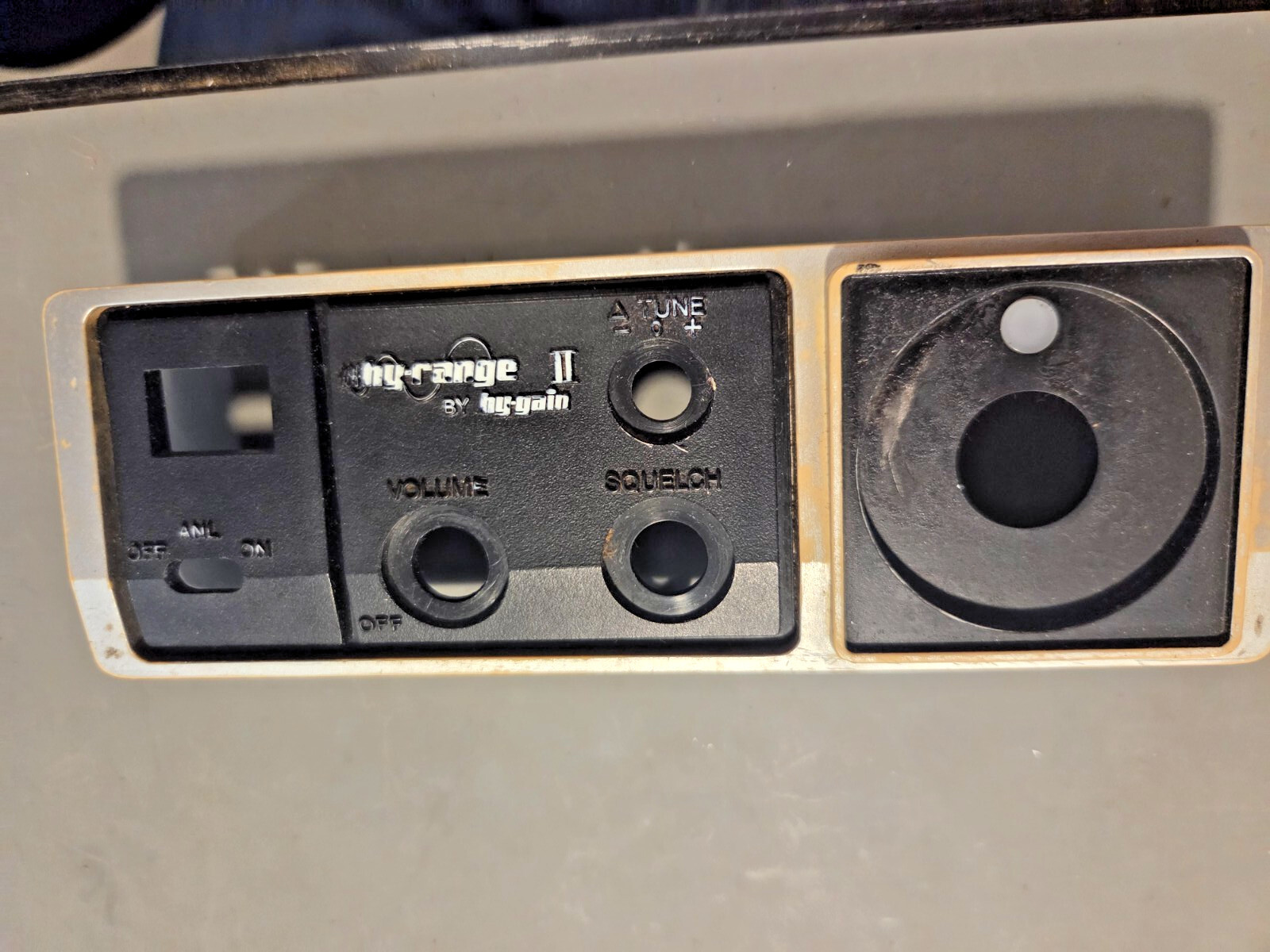 FRONT FACEPLATE FOR HY-GAIN VII MOBILE CB RADIO