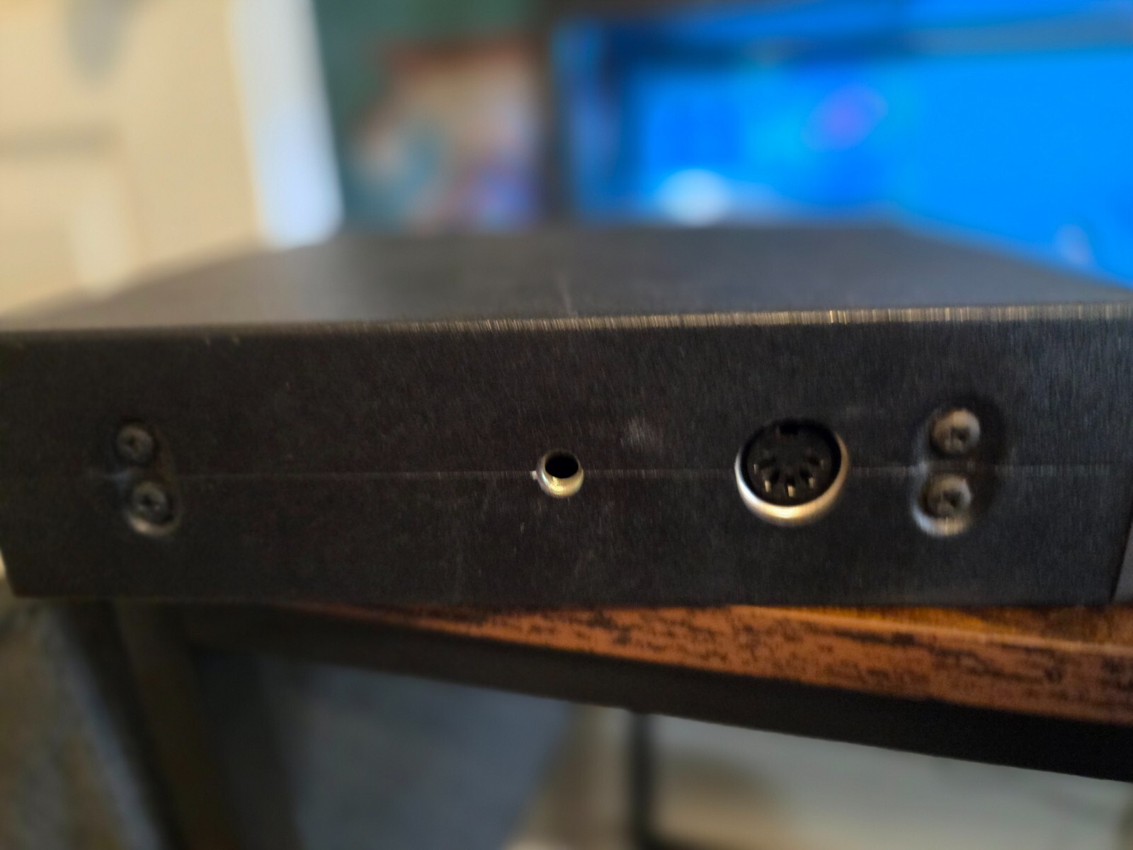 RADIO SHACK REALISTIC TRc-482 40 ch CB W/ 3 WX CH & MIC - Image 2