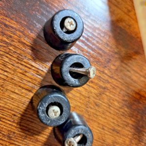 SET OF FOUR RUBBER FEET WITH SCREWS FOR Uniden Force UHF Desktop Repeater ARU-25