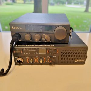 NICE PERFECTLY WORKING COBRA 18 PLUS (BOTTOM RADIO) NO MIC MOBILE CB RADIO