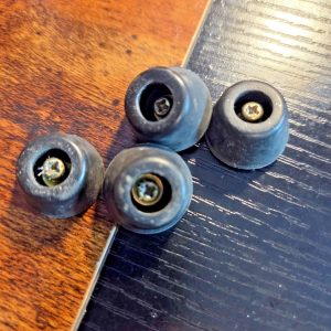 Teaberry "T Control" set of four rubber feet with screws