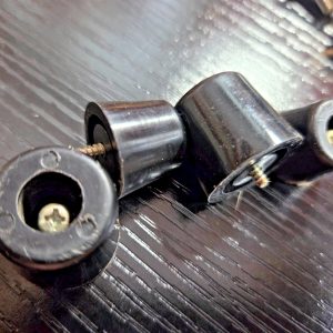 SET OF FOUR RUBBER FEET WITH SCREWS FOR PIERCE SIMPSON BEARCAT 23C BASE CB RADIO