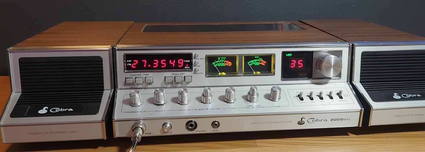 BEAUTIFUL COBRA 2000GTL TWO SPEAKERS, CLEAN AND WORKING 100%