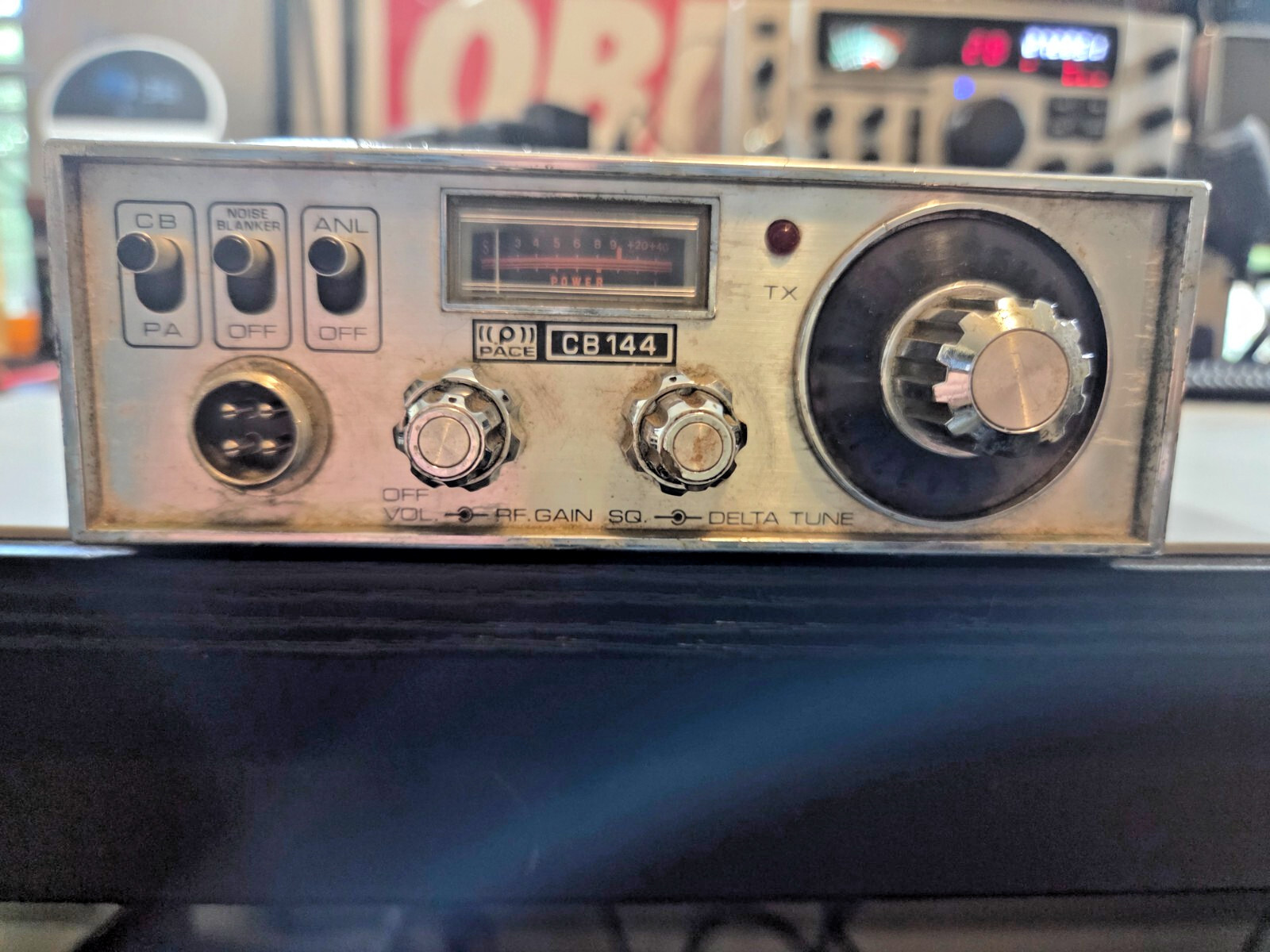 PACE PACE PACE CB-144 CB RADIO POWERS UP NOT WORKING PARTS ONLY