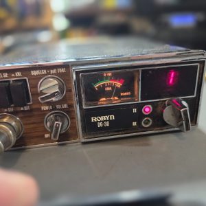 ROBYN DG-30 WORKING RADIO, HAS TX/RX, LIGHTS AND A MATCHING MIC