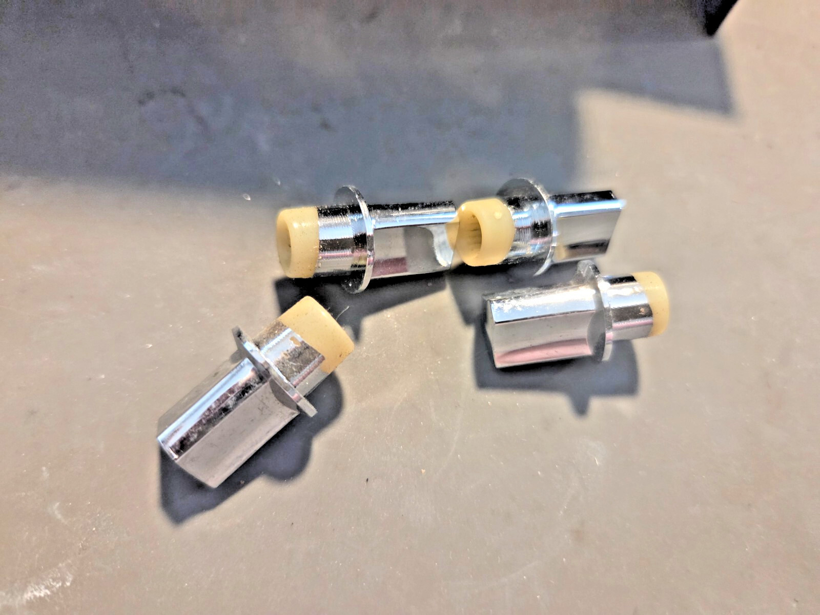 SET OF KNOBS (TRI CORNER) FOR ROBYN SX-12B MOBILE CB RADIO