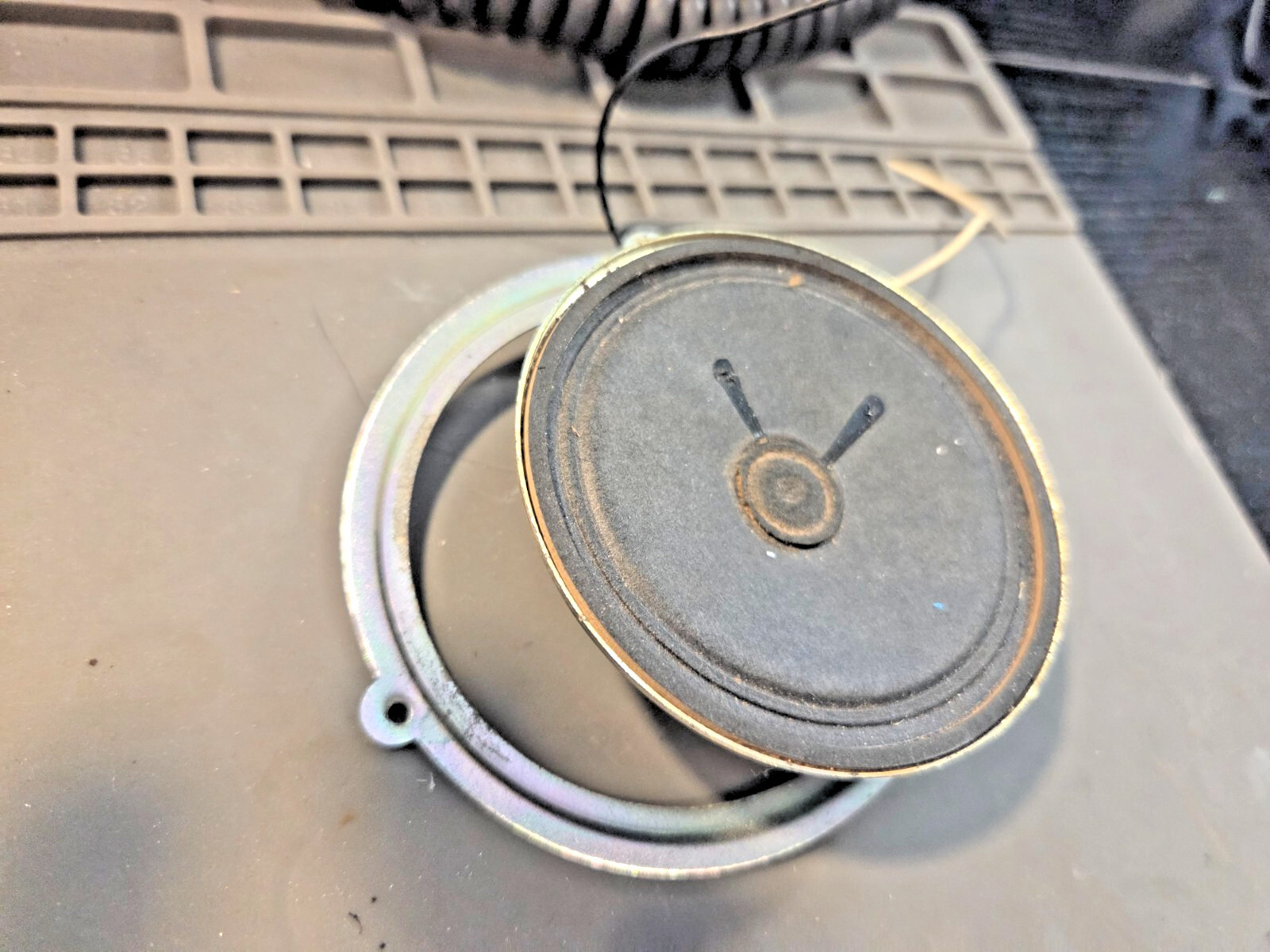 WORKING SPEAKER & BRACKET FOR ROSS (NO MODEL #) MOBILE CB RADIO